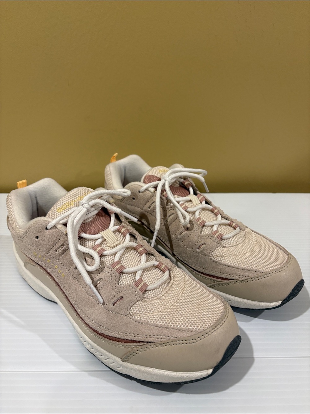Easy Spirit Romy 25 Beige and Pink Rose Women’s Walking Shoe Sneaker Size 9